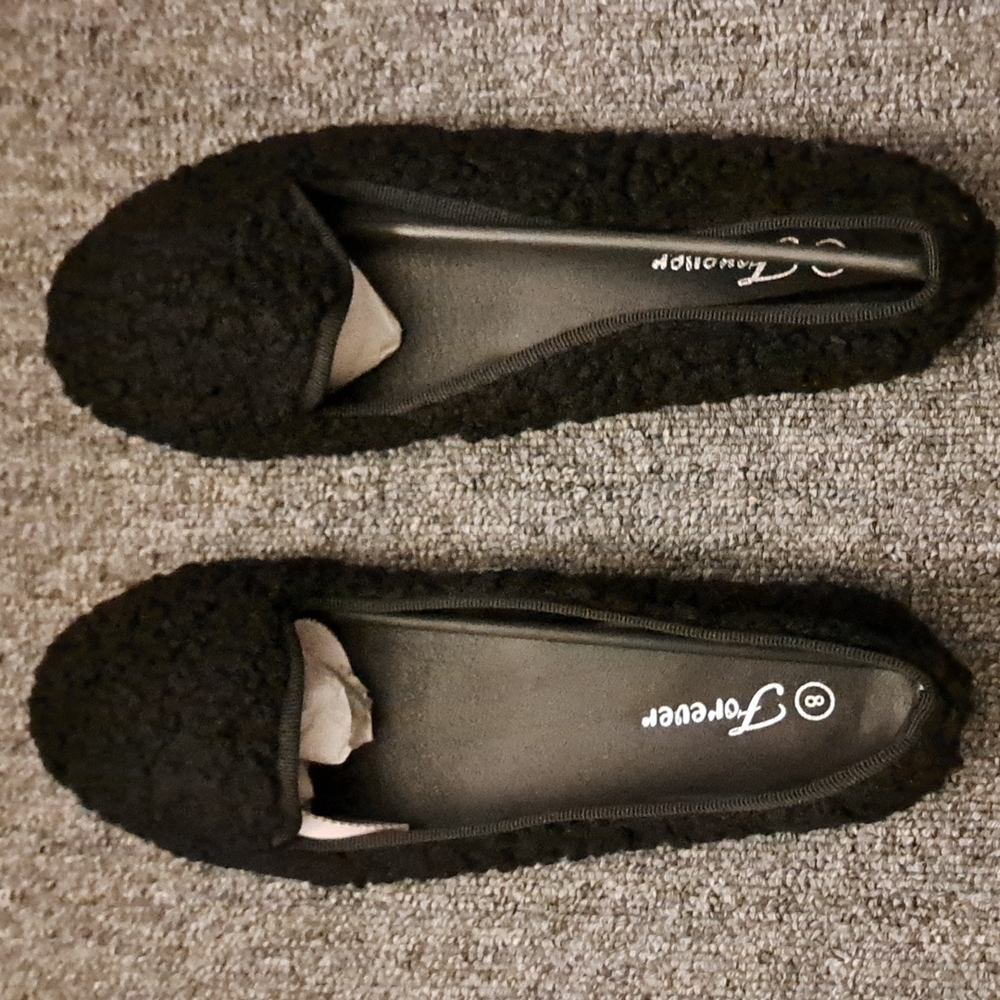Faux sherpa black flats size 8. NWT